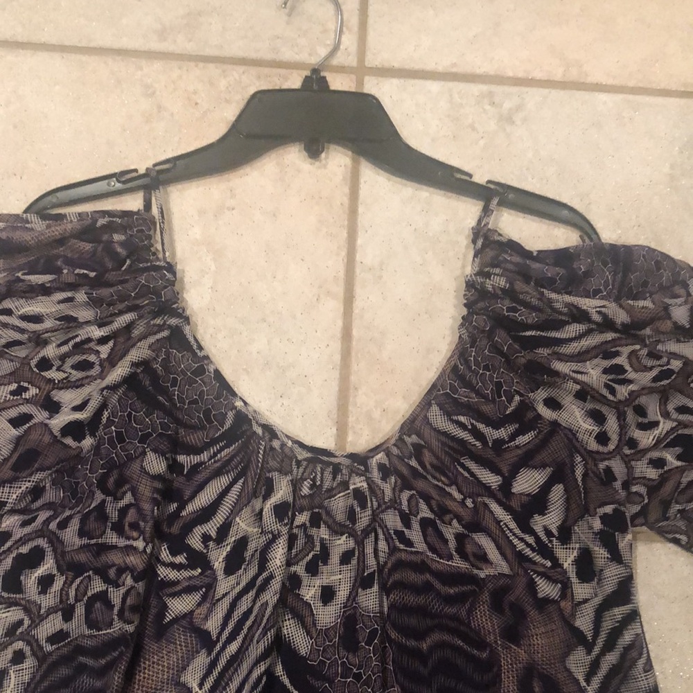 Parker Large Cold Shoulder Flutter Sleeve Shirt/D… - image 2